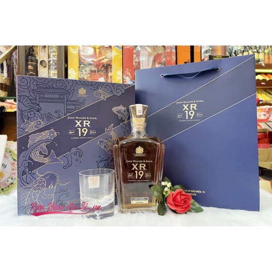 Johnnie Walker XR 19 Năm Hộp Quà Tết 2024